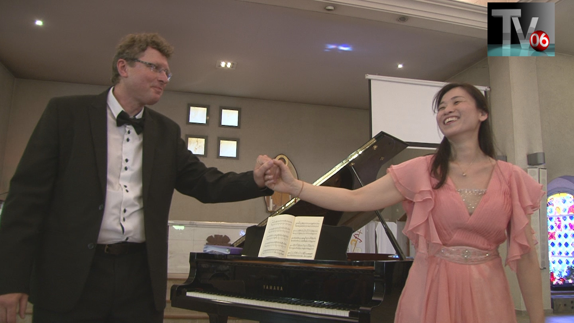 Video Danses hongroises par Mariko Izumi Chauvineau et Yann Nollé